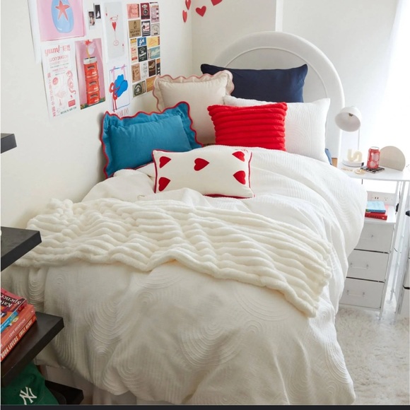 NWT Dormify Snuggle Me Plush Ribbed Throw blanket #2 - Picture 3 of 4